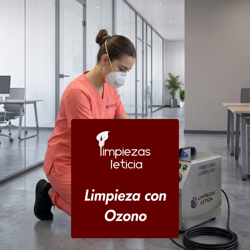 Limpiadora de Limpiezas Leticia haciendo una limpieza con ozono
